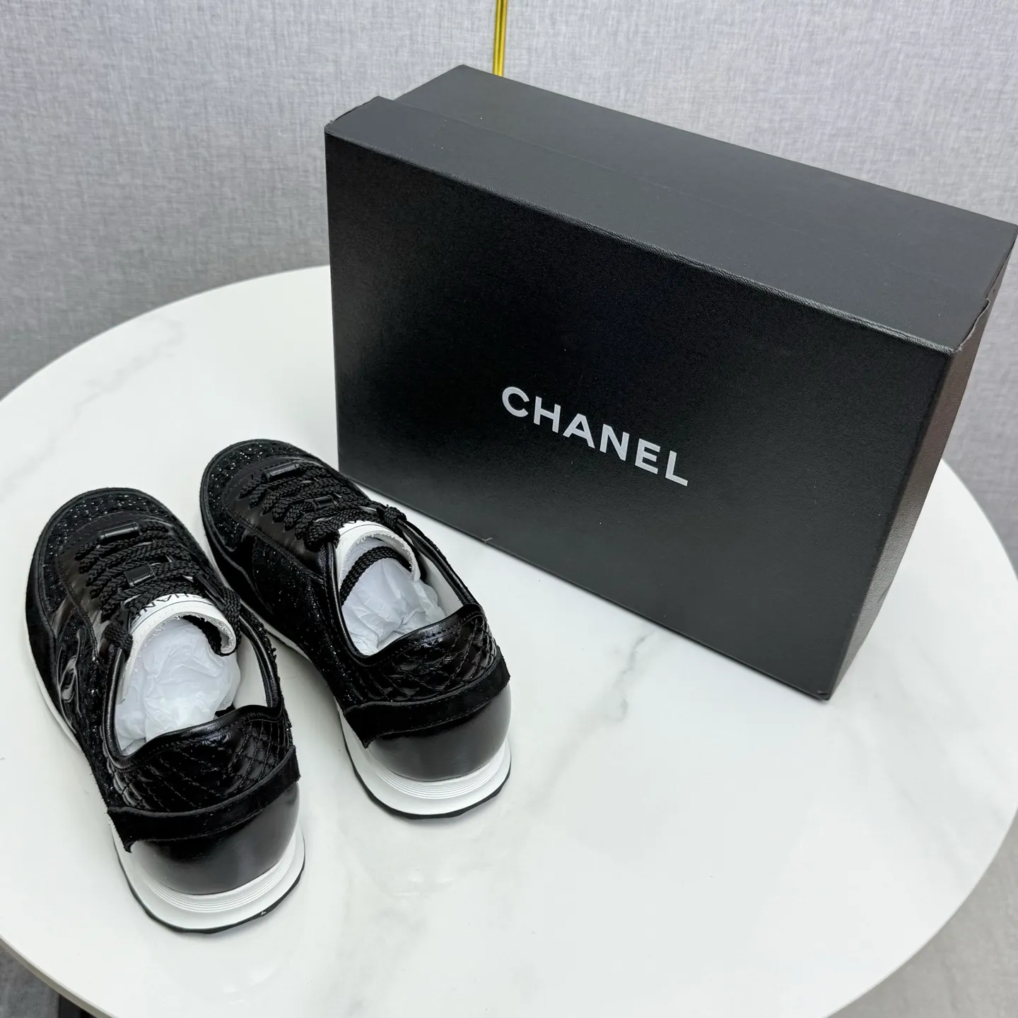 👟👟Ex-factory price 560👟👟Chanel Panda Shoes! 2025 counter's top casual sports shoes. This classic design; the upper is electro-embroidered with a variety of techniques; the outsole is fashionable and sporty; the unusual inclusion of a variety of color matching elements... The diversified mix and match is very good-looking and versatile, and can be used for leisure, fashion, sports, and outdoor... ꫛꫀꪝ Go➫ Materials: ❶Upper made of: original imported first-layer silk cowhide + original waterproof cloth + original first-layer cowhide ❷Inner lining: Original Yangli+wang ❸ Outsole based on: Original TPU combination outsole Counter boutique packaging complete set for women 35–41